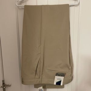 Men’s Izod Golf pants~ khaki color~36X34~NWT
